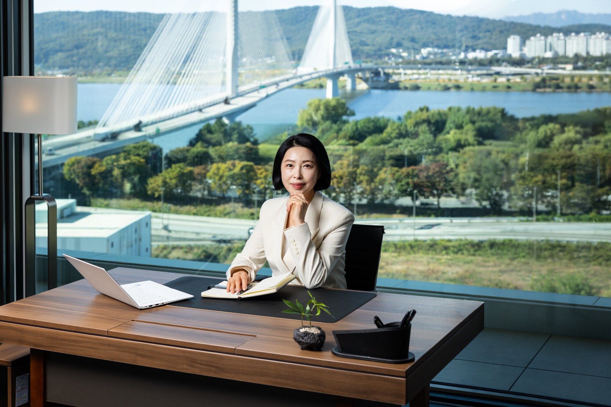 스튜디오, 고덕대교를 배경으로 한 집무실 세트
