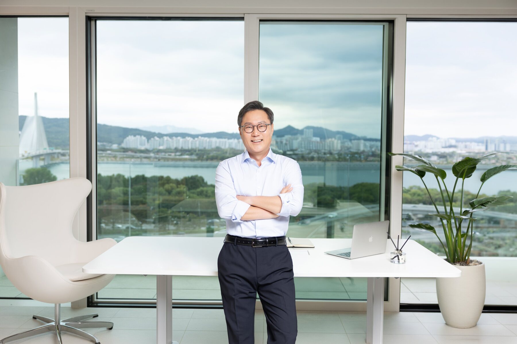 비즈니스 화보사진 리버뷰 모던 컨셉 예시