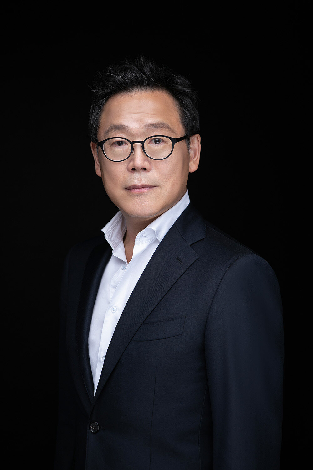 블랙 배경 프로필 예시