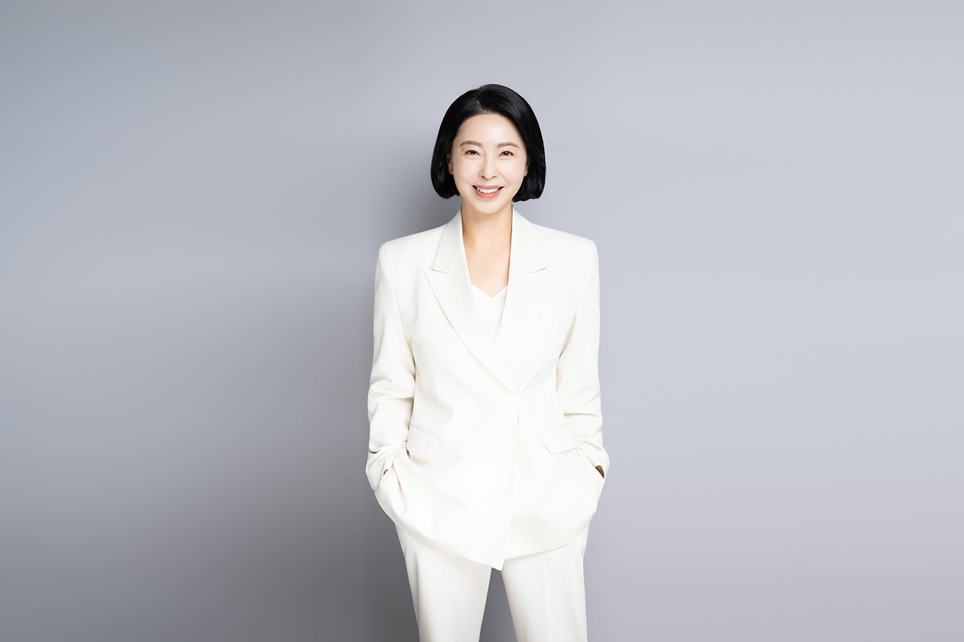 헤어&메이크업을 마친 비즈니스 프로필