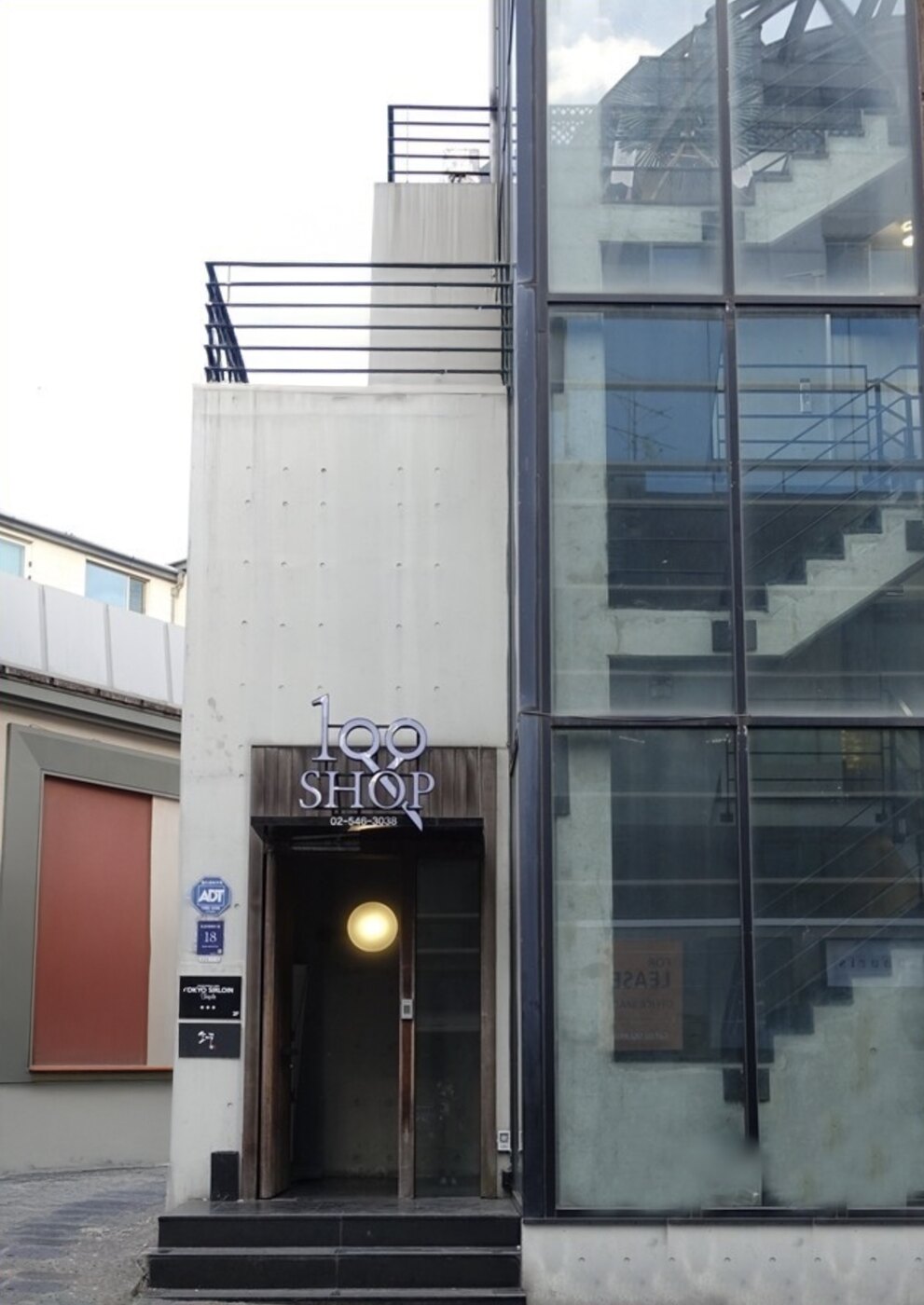 1층 건물 입구
